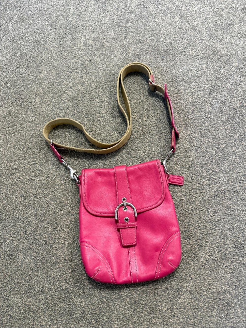 Vintage Coach Soho pink magenta crossbody bag signature monogram interior y2k